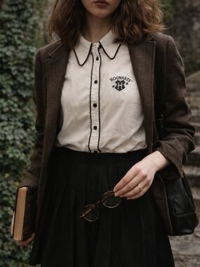 Harry Potter Hogwarts Embroidered Blouse Medium White Peter Pan Collar